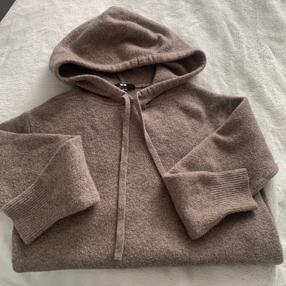📜Uniqlo Oat Color Sweater